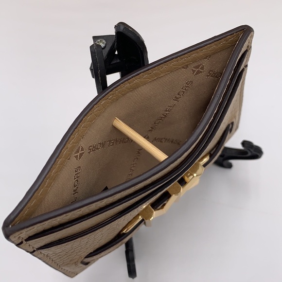 MICHAEL KORS
Reed Large Pebbled Leather Card Holder
Case Wallet
COLOR: CAMEL - Picture 7 of 8